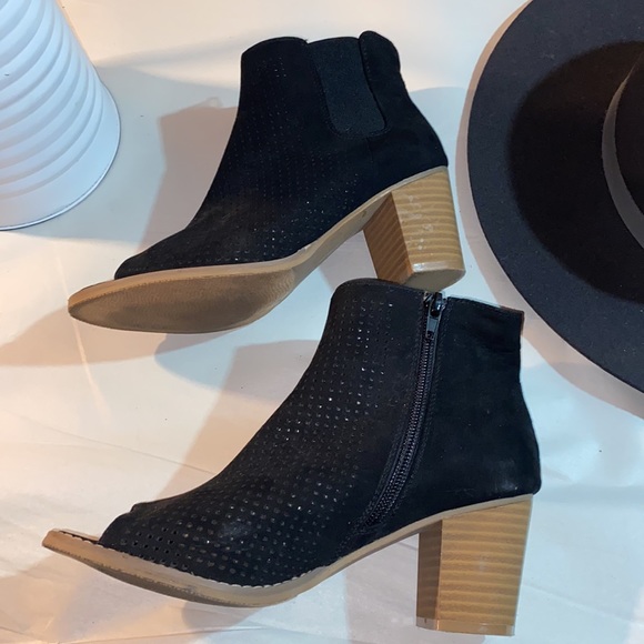 Jore Perforated Savvy Ankle Boots Size 7 - Picture 5 of 11